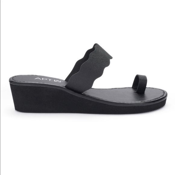 Apt. 9 Scalloped Wedge Flip-Flops Black New - Picture 3 of 6